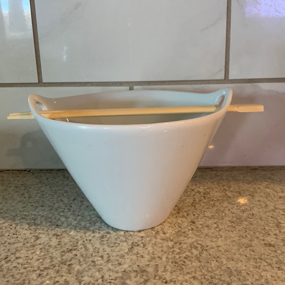 Asian bowl 🍚 with chopstick holder